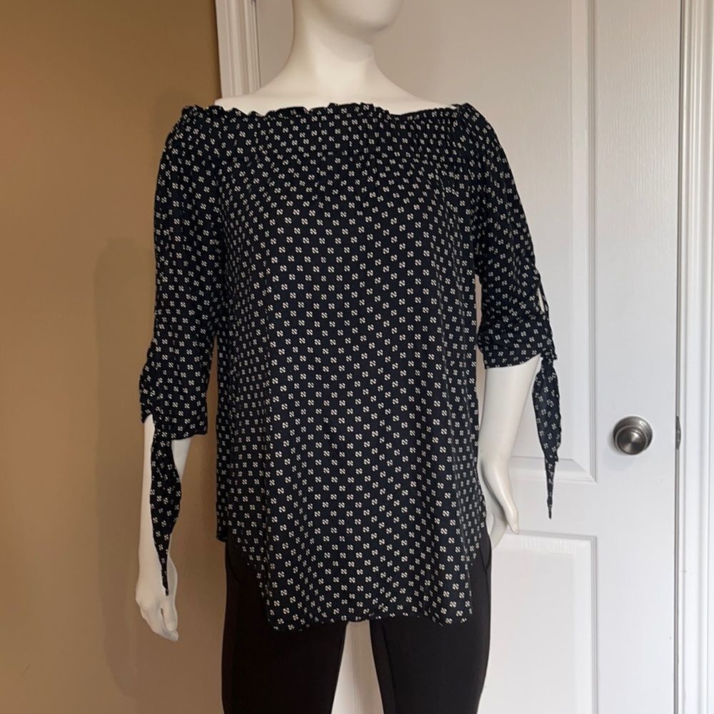 H&M blouse/Size 6 - Picture 1 of 10